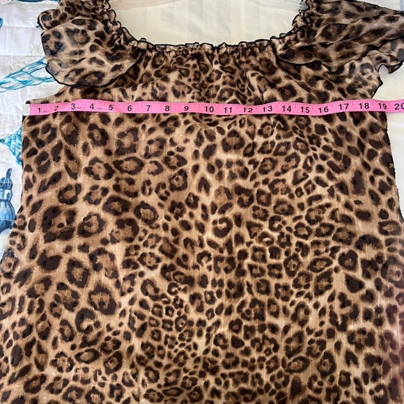 White House Black Market Leopard Off Shoulder Top Medium - Picture 4 of 7